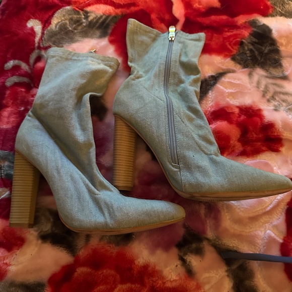 cape robbin heels 8.5 (8 1/2) - Picture 3 of 3